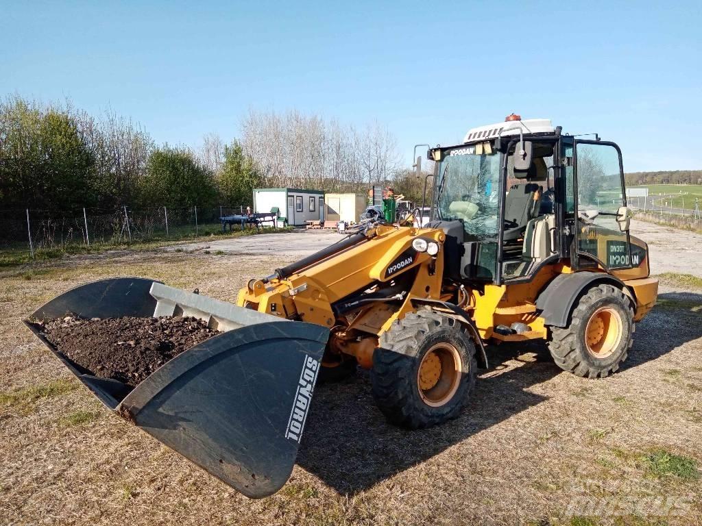 Impodan DN30T Teleszkópos gumikerekes rakodók