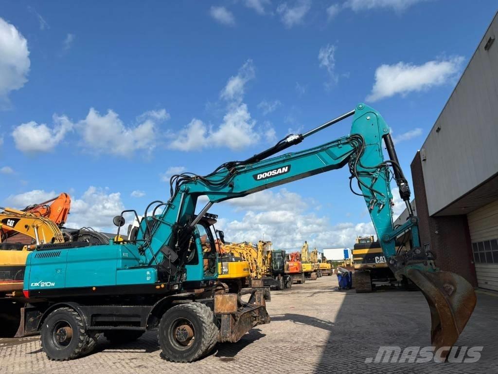 Doosan DX 210 W Gumikerekes kotrók