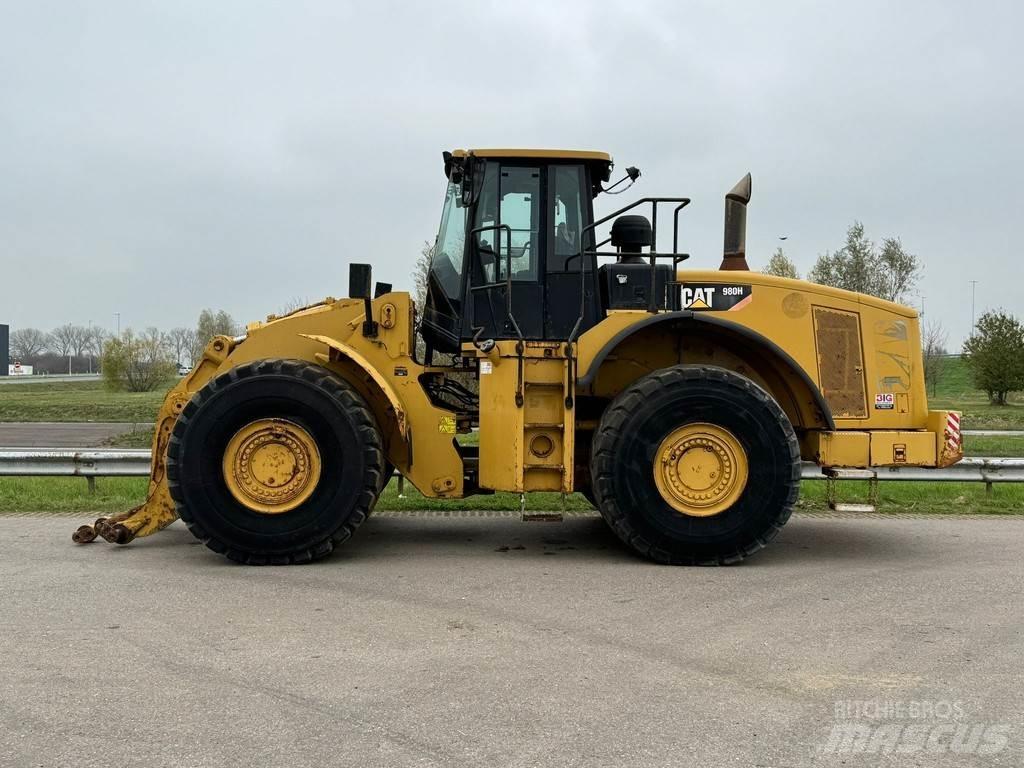CAT 980H Gumikerekes homlokrakodók