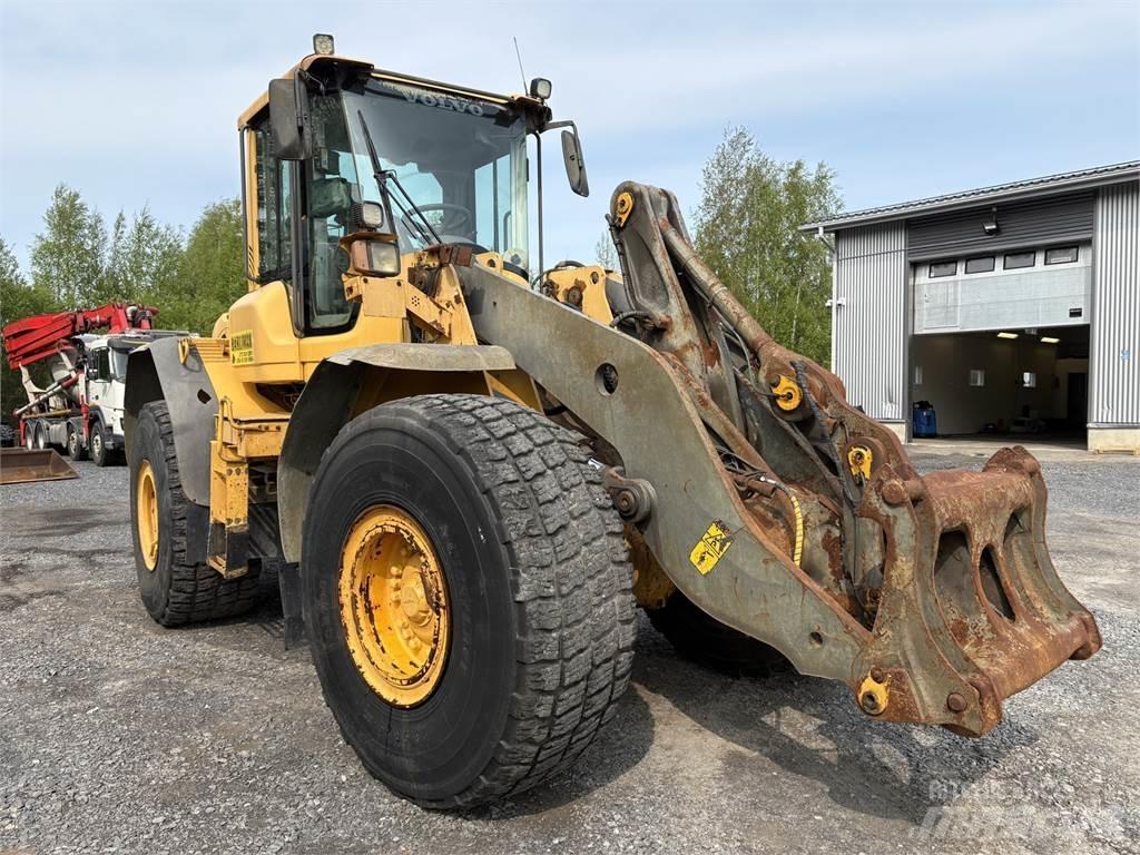 Volvo L120F Gumikerekes homlokrakodók