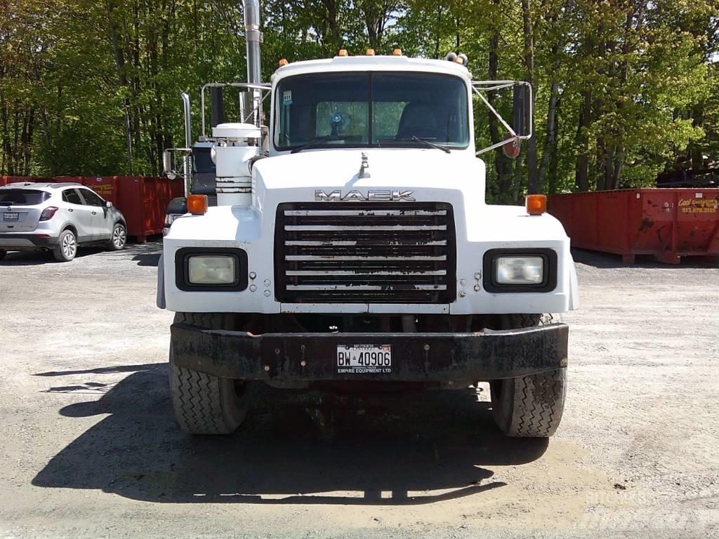 Mack RB 688 S Fülkés alváz