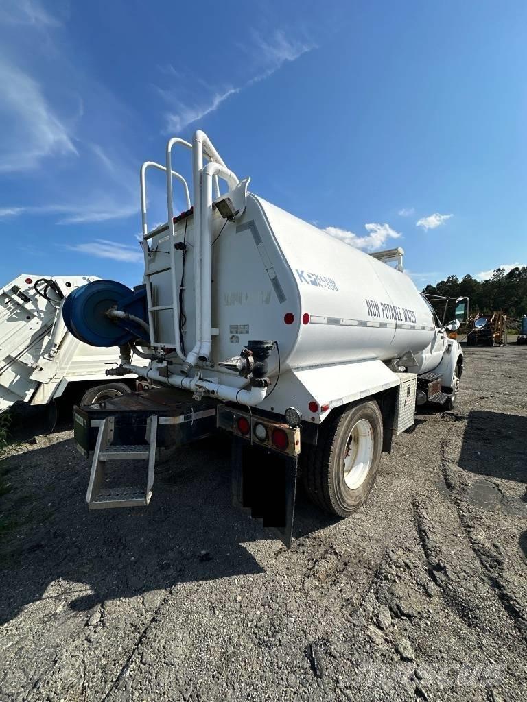 Ford F 750 XL SD Vízszállító teherautók