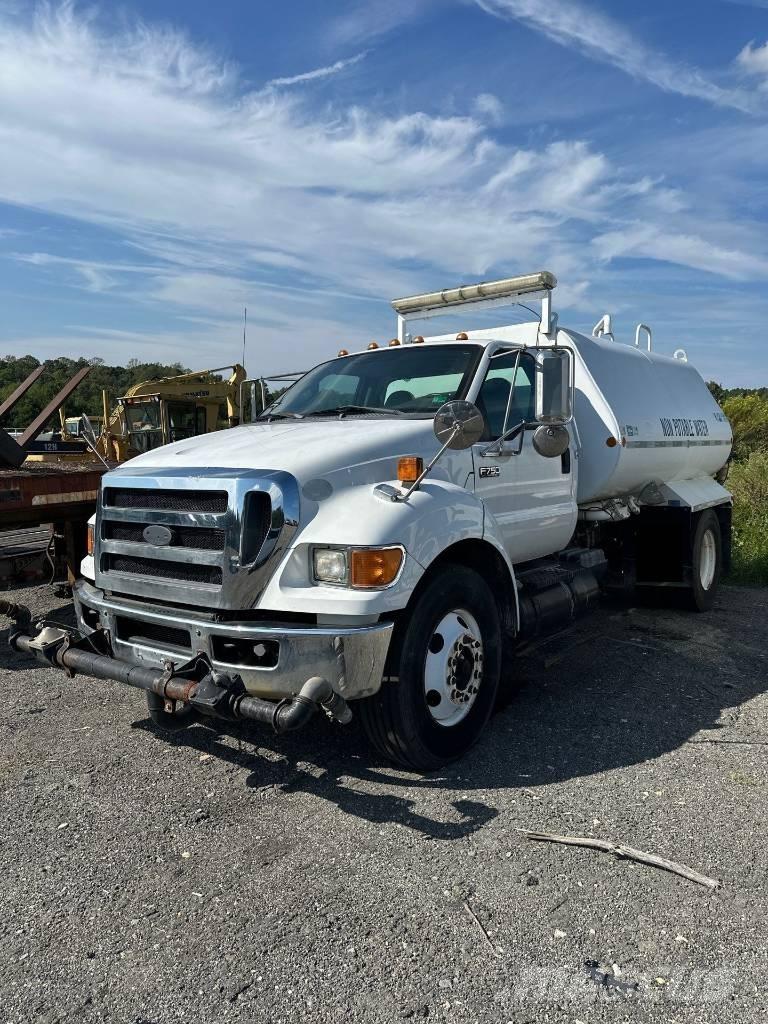 Ford F 750 XL SD Vízszállító teherautók