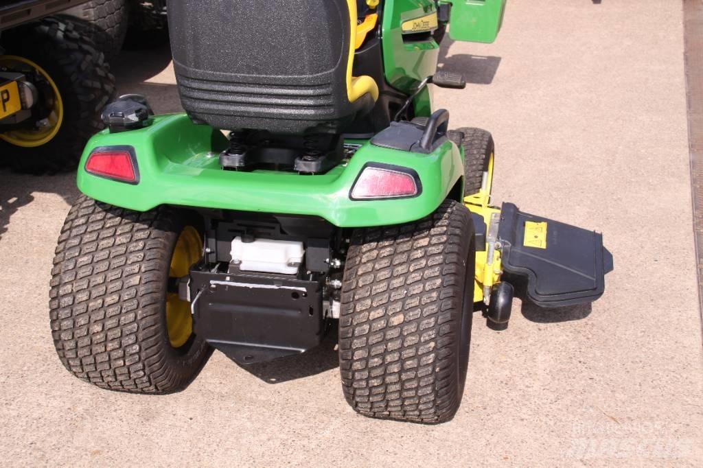 John Deere X 590 Ráülős fűnyírók