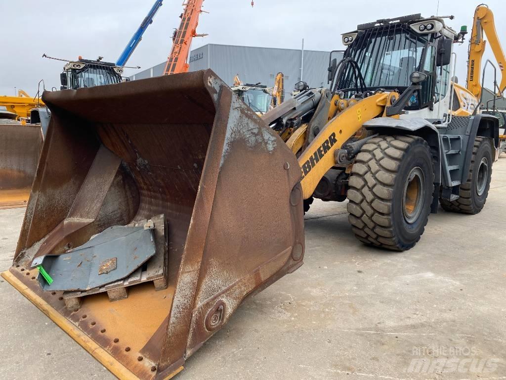 Liebherr L 556 Gumikerekes homlokrakodók