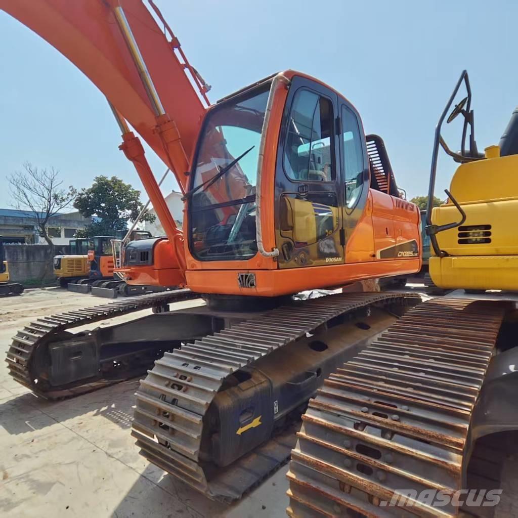 Doosan DX225LC-9C Lánctalpas kotrók