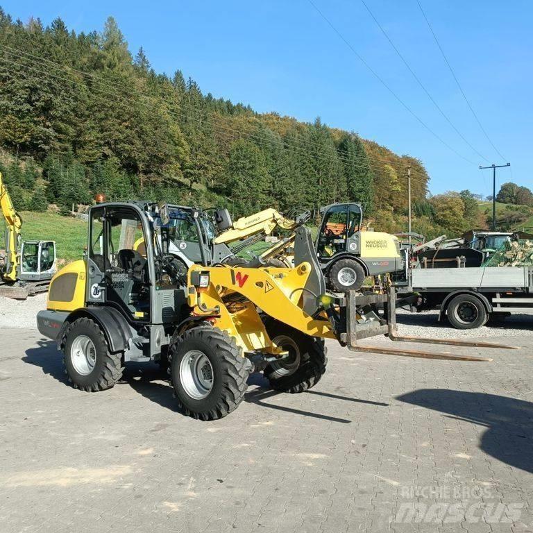 Wacker Neuson WL 44 Gumikerekes homlokrakodók