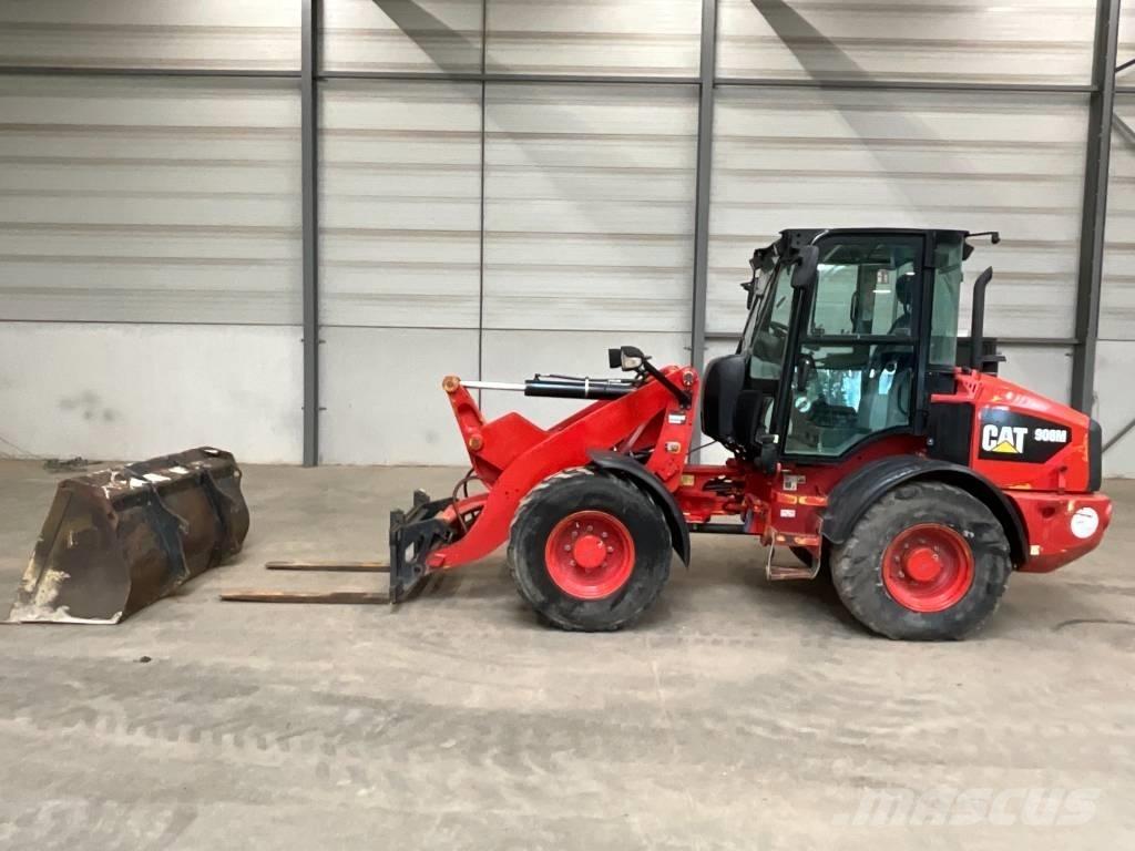CAT 908 M Gumikerekes homlokrakodók