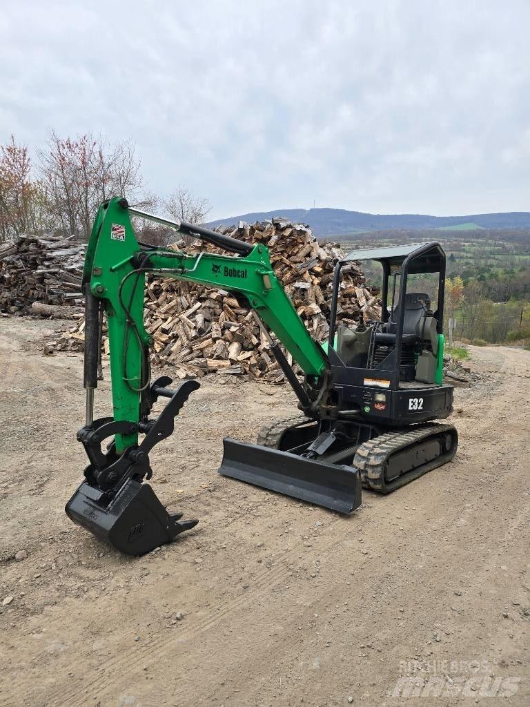 Bobcat E 32 Mini kotrók < 7t