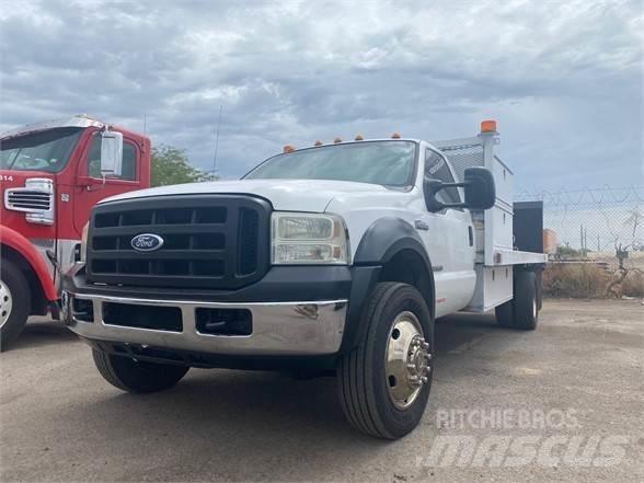 Ford F550 Platós / Ponyvás teherautók