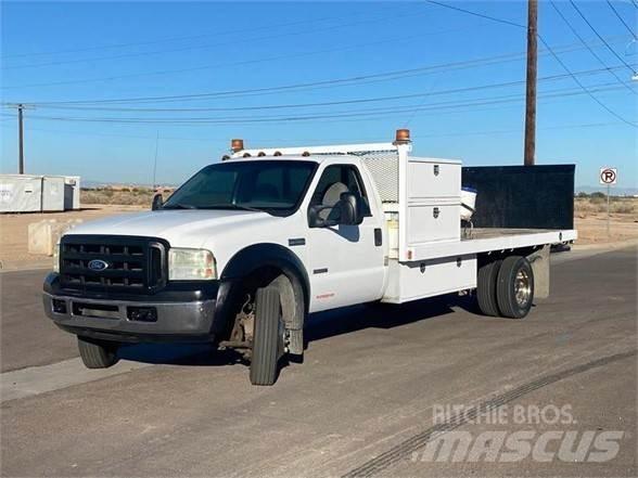 Ford F550 Platós / Ponyvás teherautók