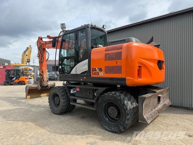 Hitachi ZX 140 W-5 Gumikerekes kotrók