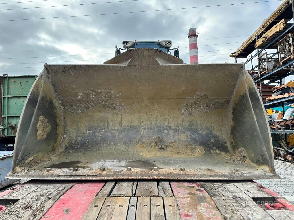 Liebherr L 566 Gumikerekes homlokrakodók
