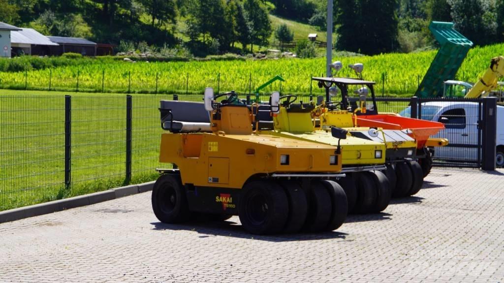 Sakai TS 160 Pneumatikus kerekes hengerek