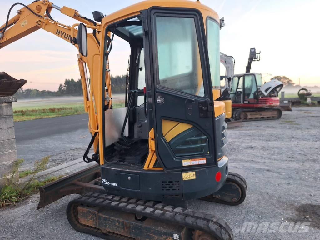 Hyundai 25 Z-9 AK Mini kotrók < 7t