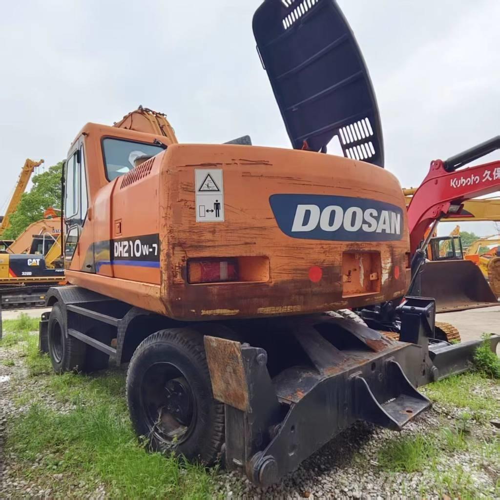 Doosan DH 210 W-7 Gumikerekes kotrók