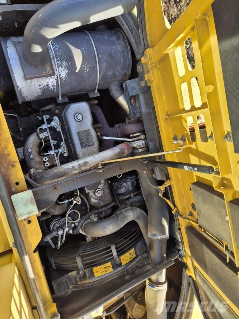 New Holland E 135 SR Lánctalpas kotrók