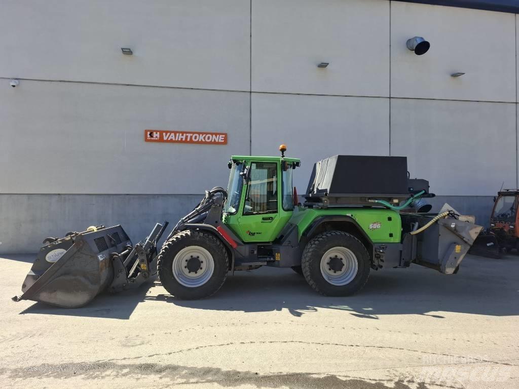 LM Trac 686 Gumikerekes homlokrakodók