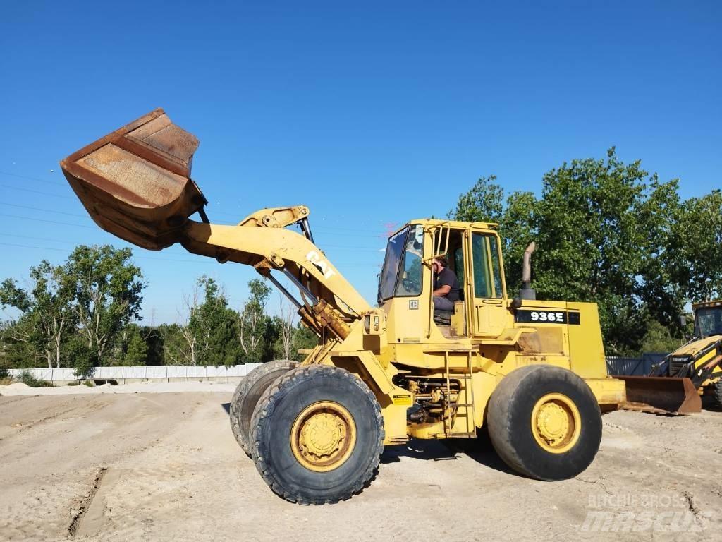 CAT 936 E Gumikerekes homlokrakodók
