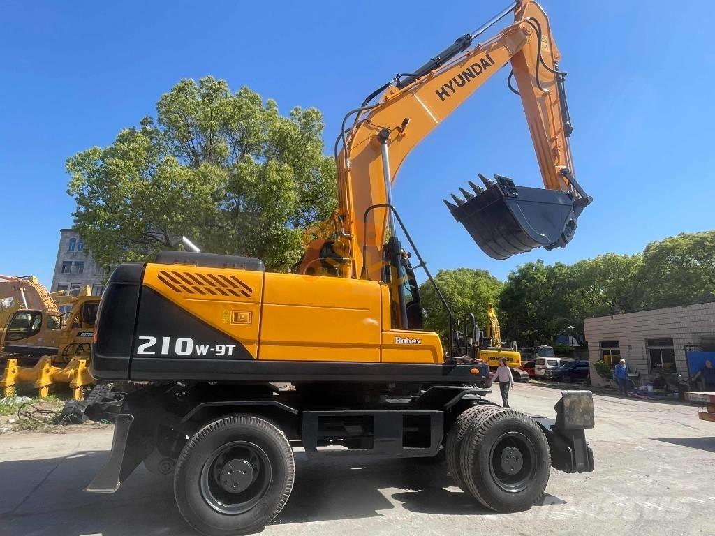 Hyundai 210W-9 Gumikerekes kotrók