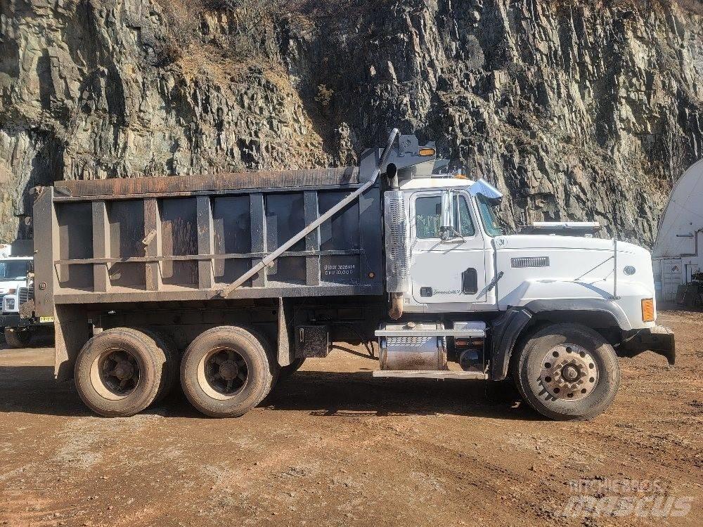 Mack CL 713 Billenő teherautók