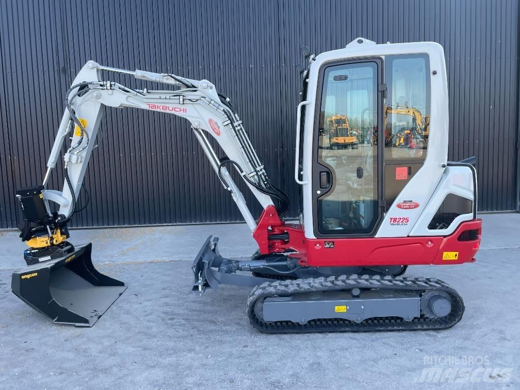 Takeuchi TB 225 Mini kotrók < 7t