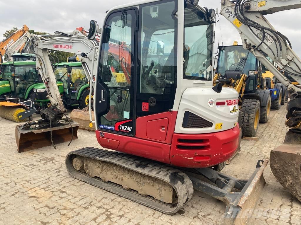 Takeuchi TB 240 Mini kotrók < 7t