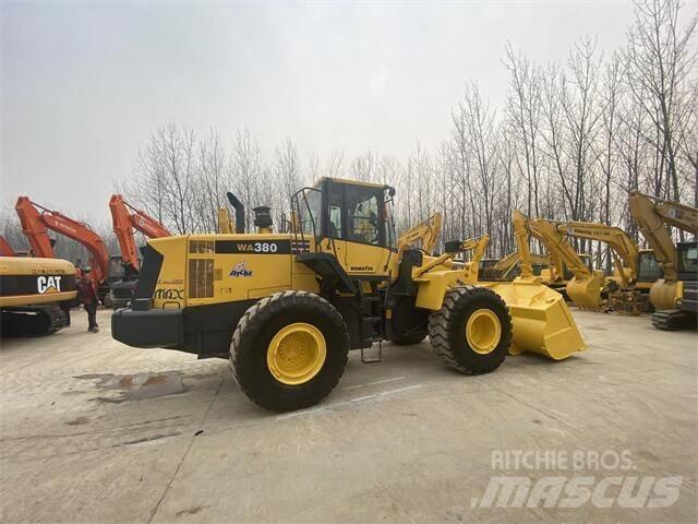 Komatsu WA380 Gumikerekes homlokrakodók