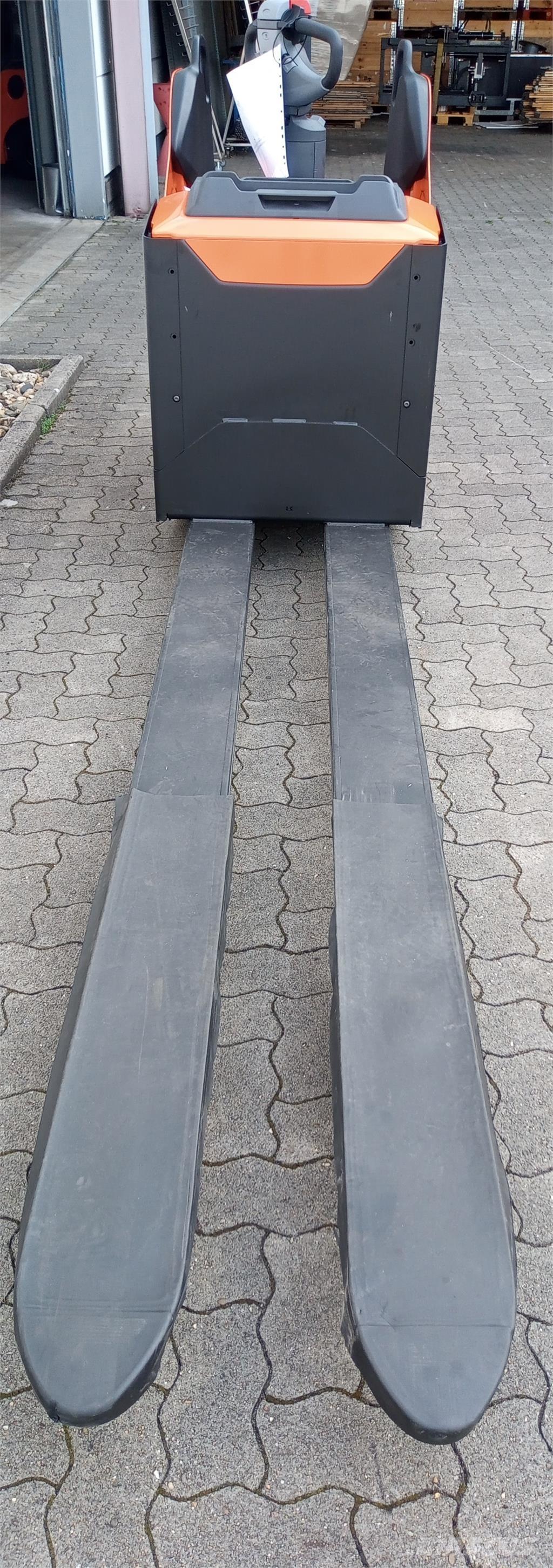 Toyota LPE 250 Gyalogkíséretű targonca