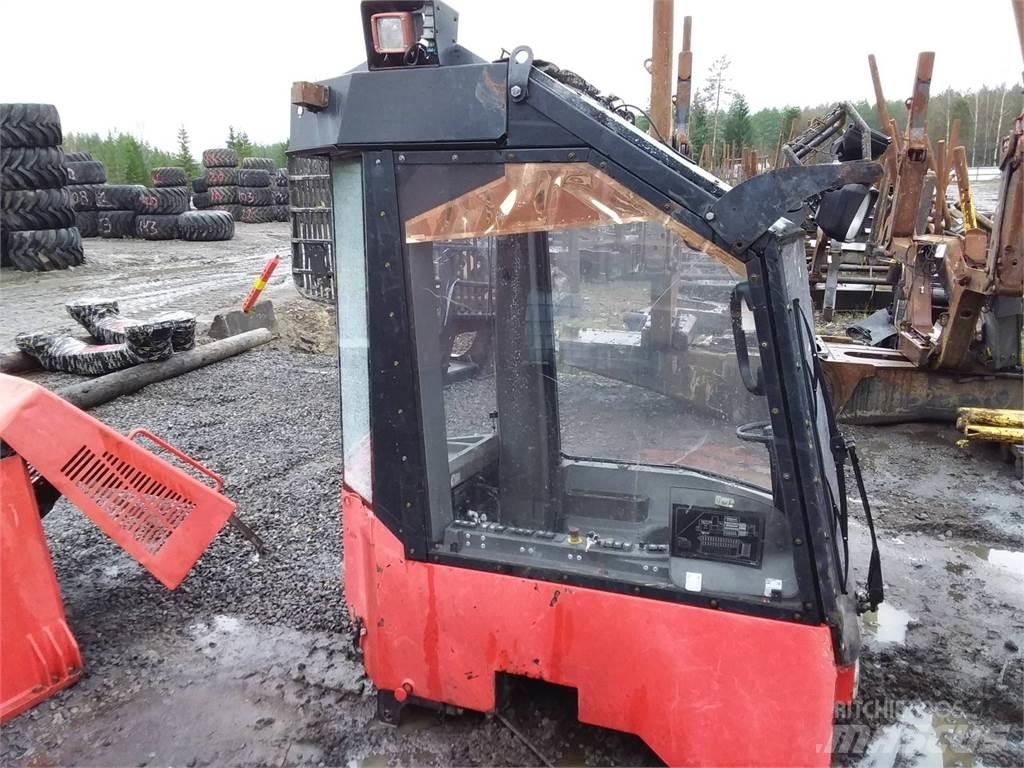 Valmet 911.1 Vezetőfülke és belső tartozékok