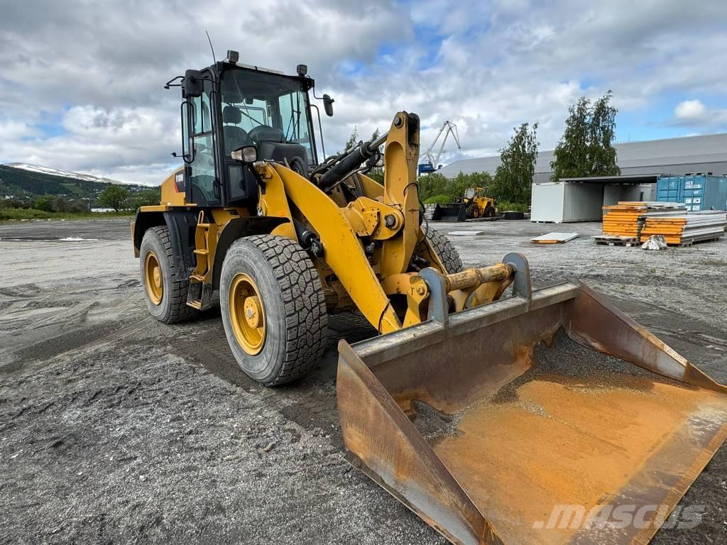 CAT 918 M Gumikerekes homlokrakodók