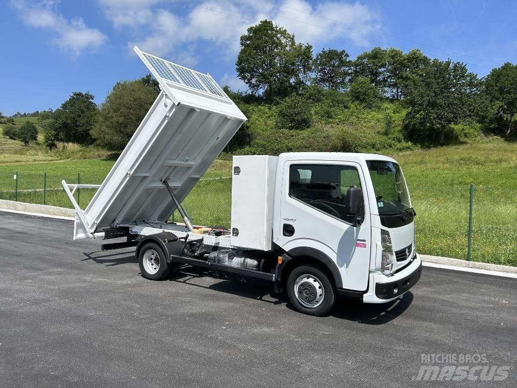 Renault Maxity Kis teherszállító/Platós kocsi