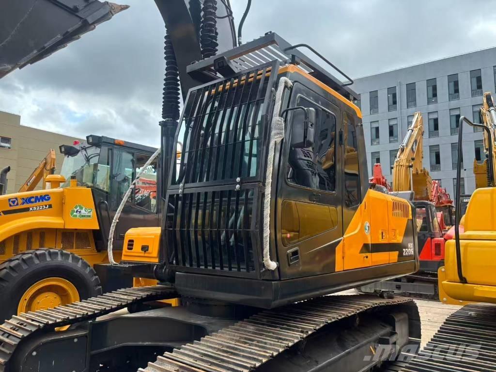 Hyundai HX 220 Lánctalpas kotrók