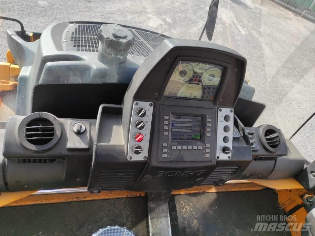 Bomag BW 174 A P Ikerdobos hengerek