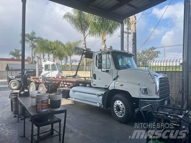 Freightliner 114SD Multifunkciós teherautók