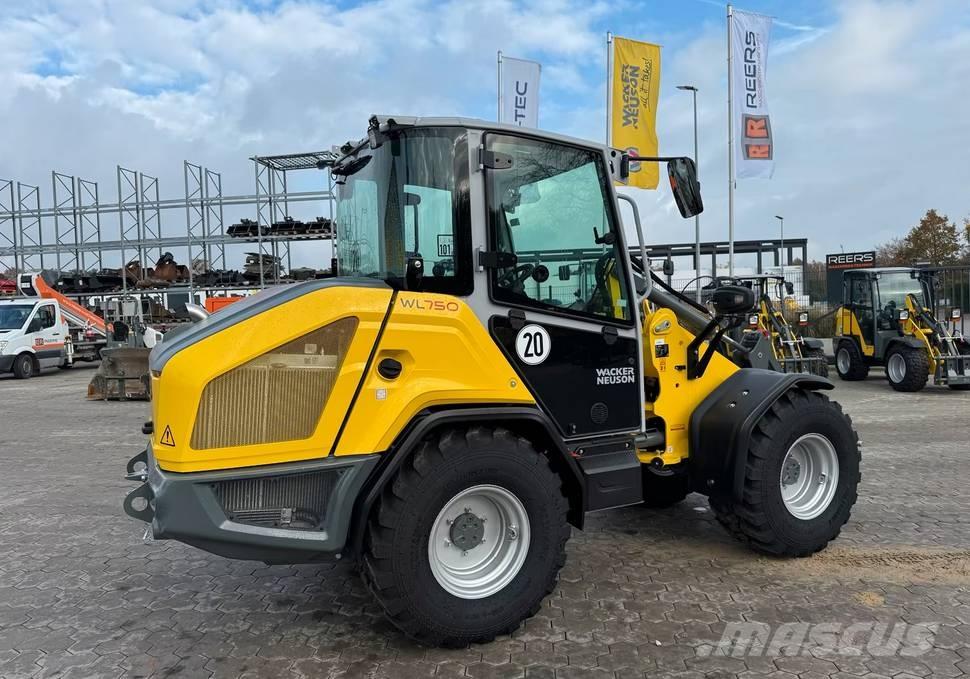 Wacker Neuson WL 750 Gumikerekes homlokrakodók