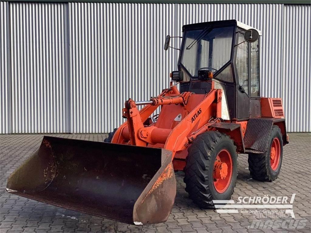 Atlas AR 52 F Gumikerekes homlokrakodók