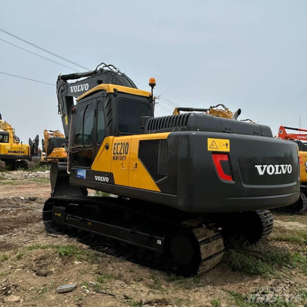 Volvo 210 Lánctalpas kotrók