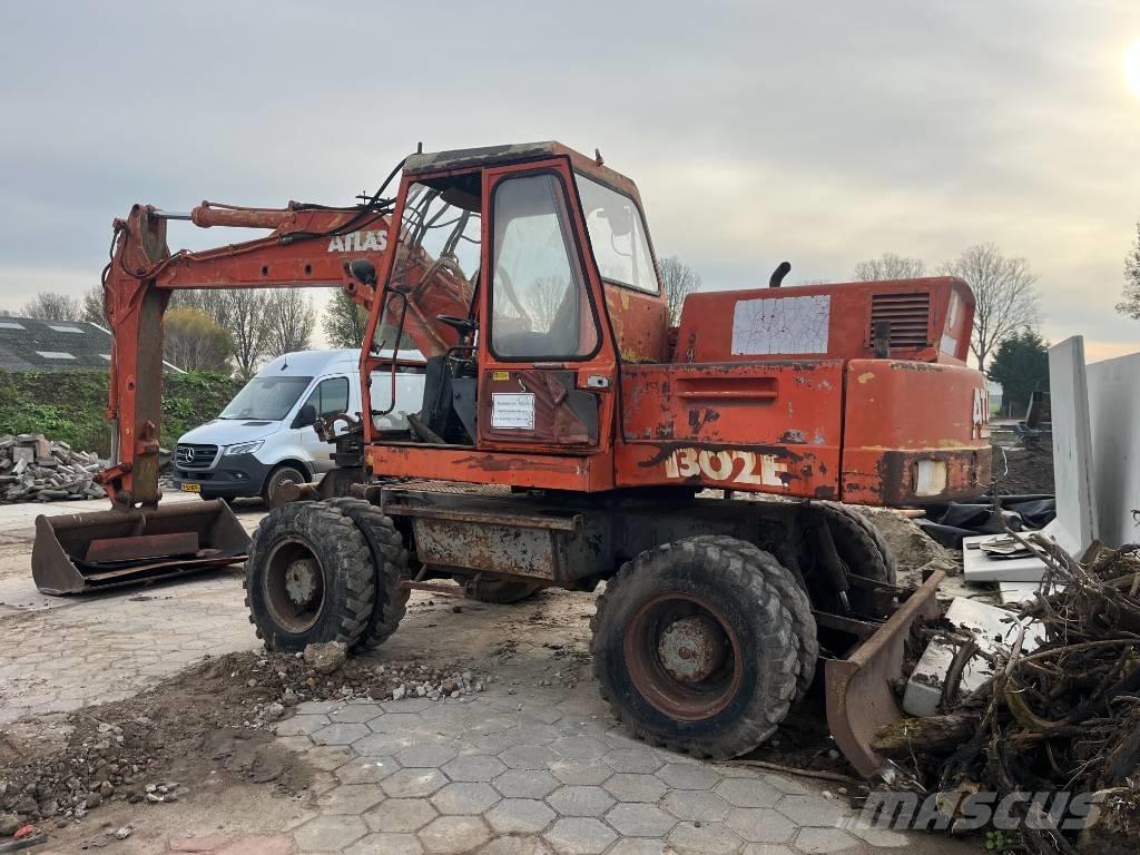 Atlas 1302 E Gumikerekes kotrók