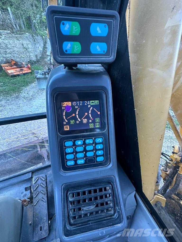 Komatsu PW 160-7E0 Gumikerekes kotrók