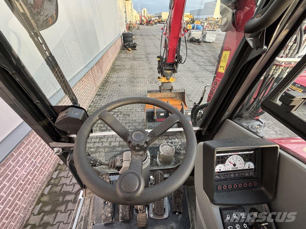 Yanmar YAN B110W Gumikerekes kotrók
