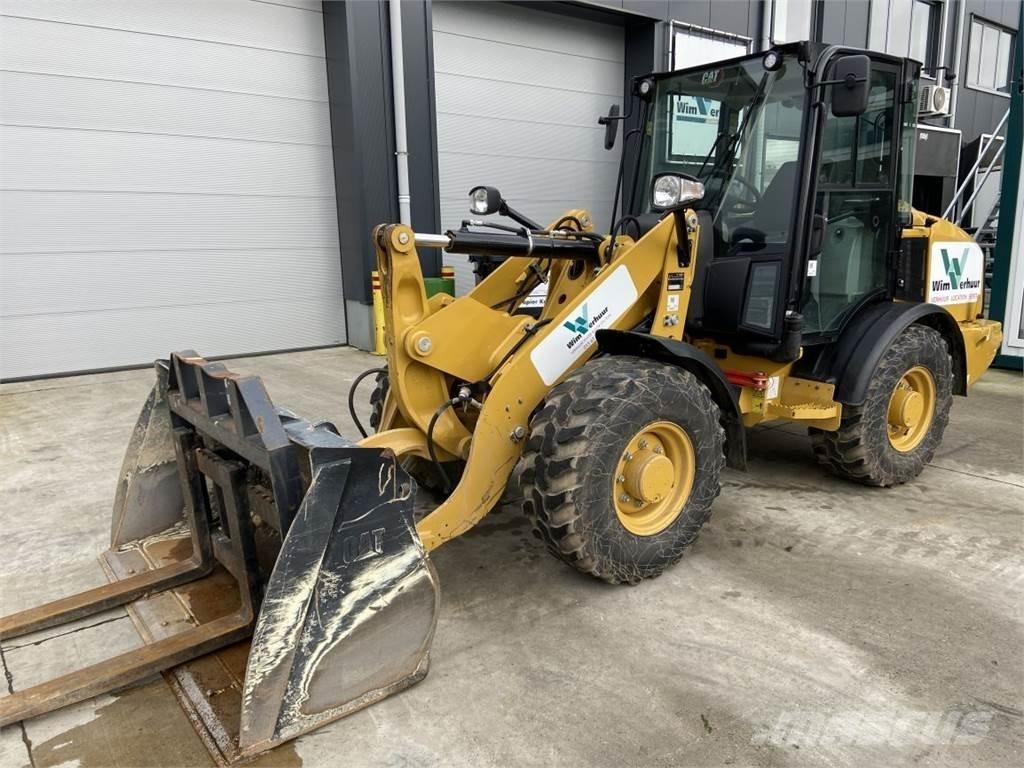 CAT 906M (7164) Univerzális rakodók