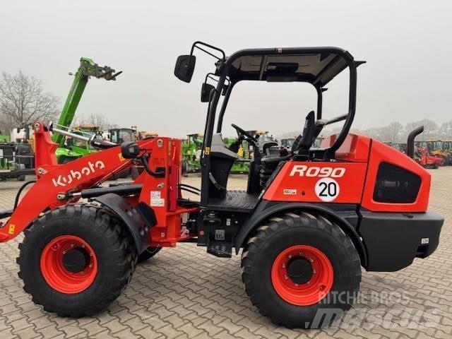 Kubota R 090 Gumikerekes homlokrakodók