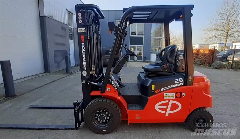  EFL253-B Elektromos targoncák