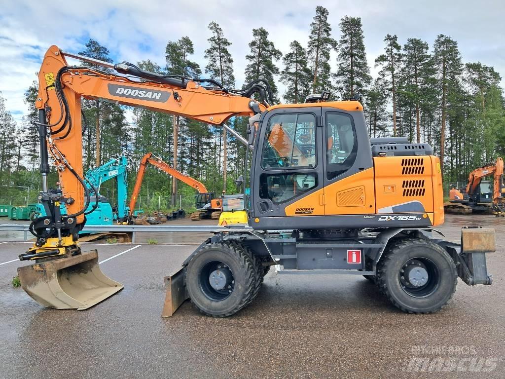 Doosan DX 165 W-5 Gumikerekes kotrók