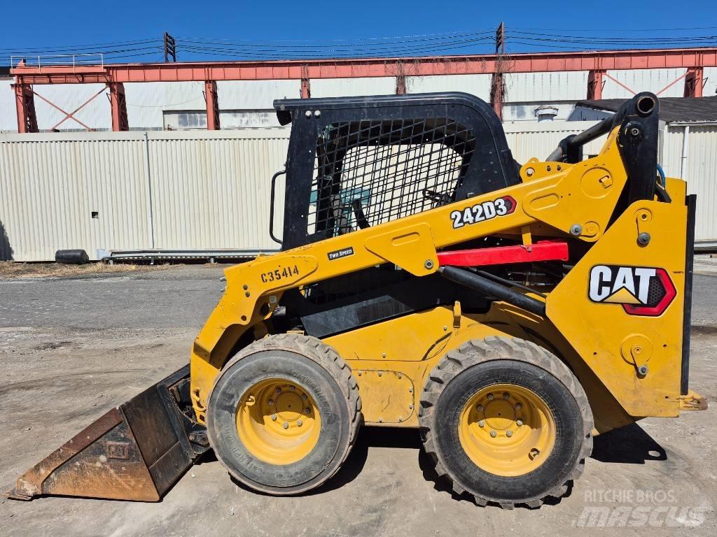 CAT 242 D Kompaktrakodók