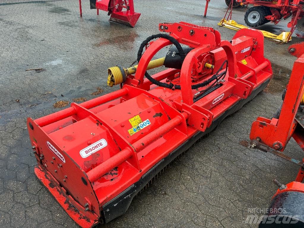 Maschio Bisonte 300 Kaszák