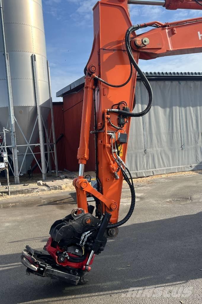 Hitachi ZX 140 W-5 Gumikerekes kotrók