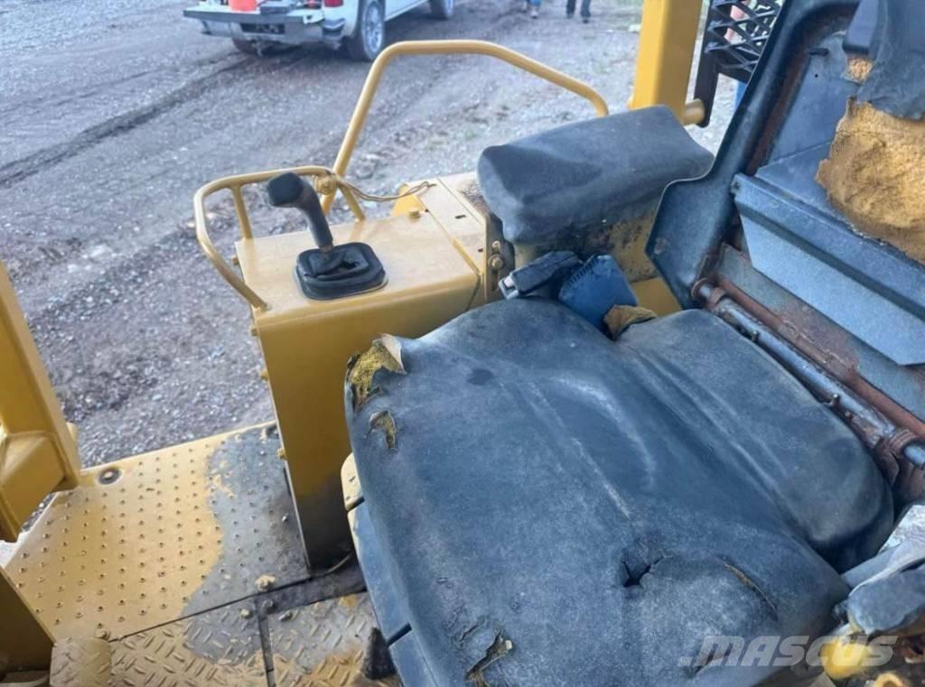 CAT D4C3 lánctalpas dózerek