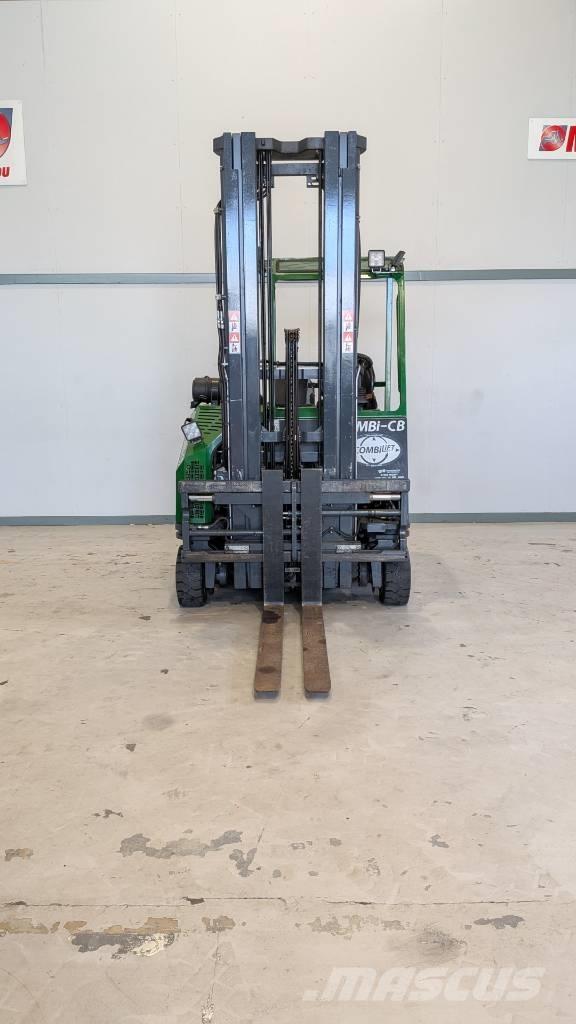 Combilift CB 3000 Tolóoszlopos négyutas targonca